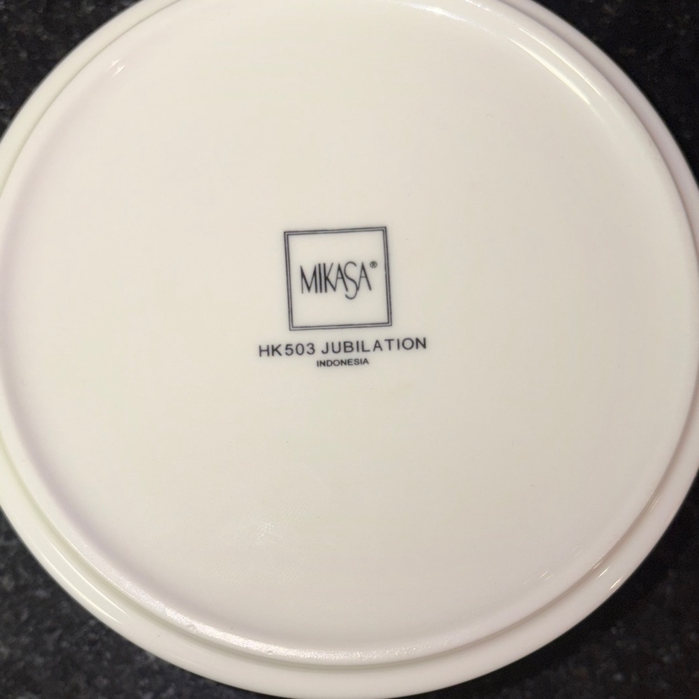 Mikasa Vintage Jubilation Porcelain Round Box 1980s Christmas Trinket Dish - Picture 5 of 7
